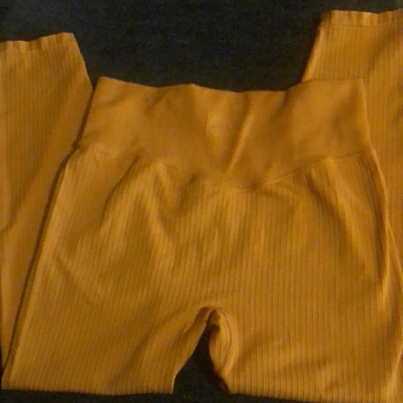 VS pink active leggings size large - Picture 2 of 5